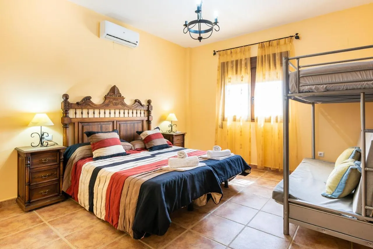 El Desafio De Las Aguilas Almogia Holiday home