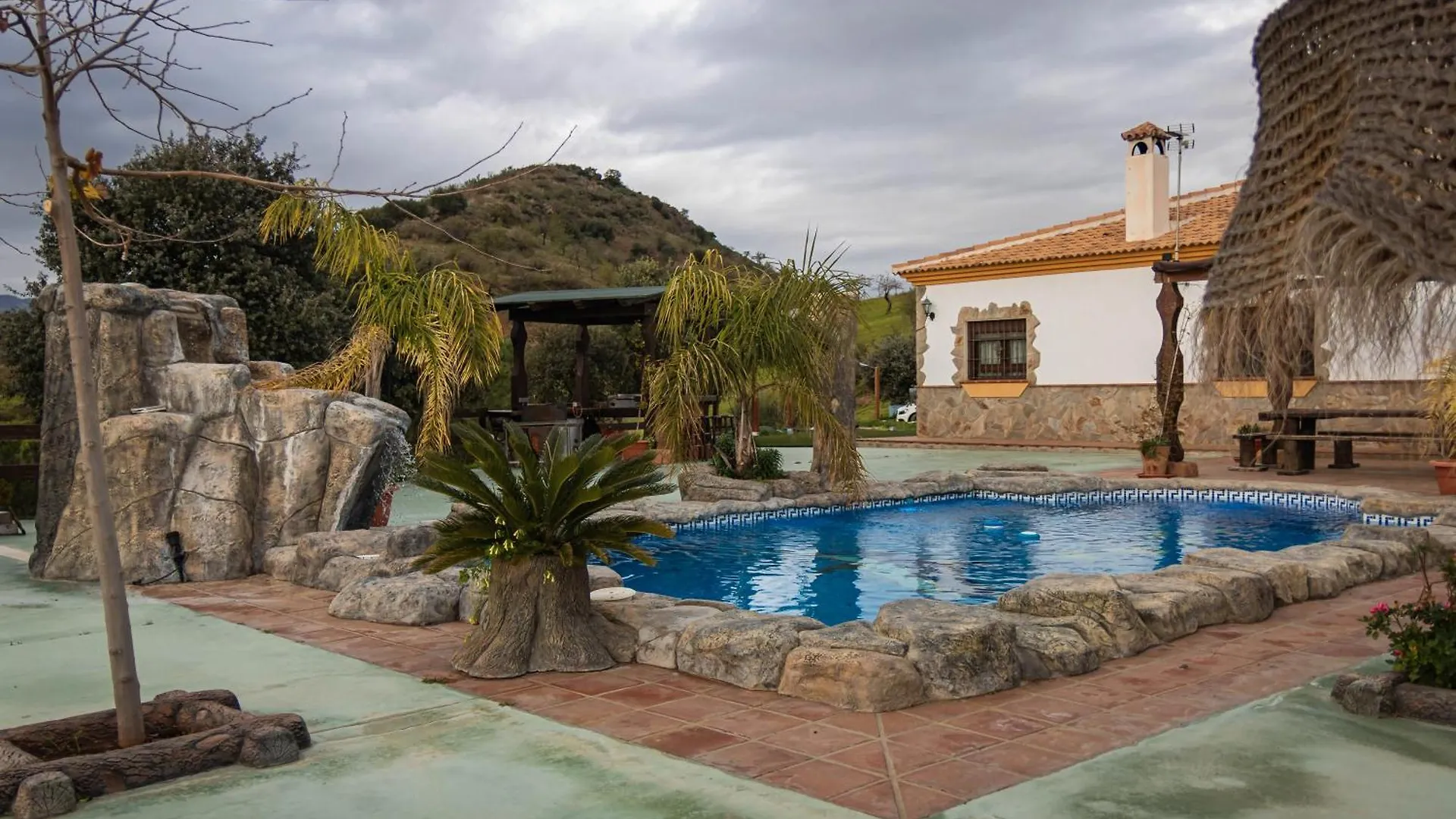 El Desafio De Las Aguilas Almogia Holiday home